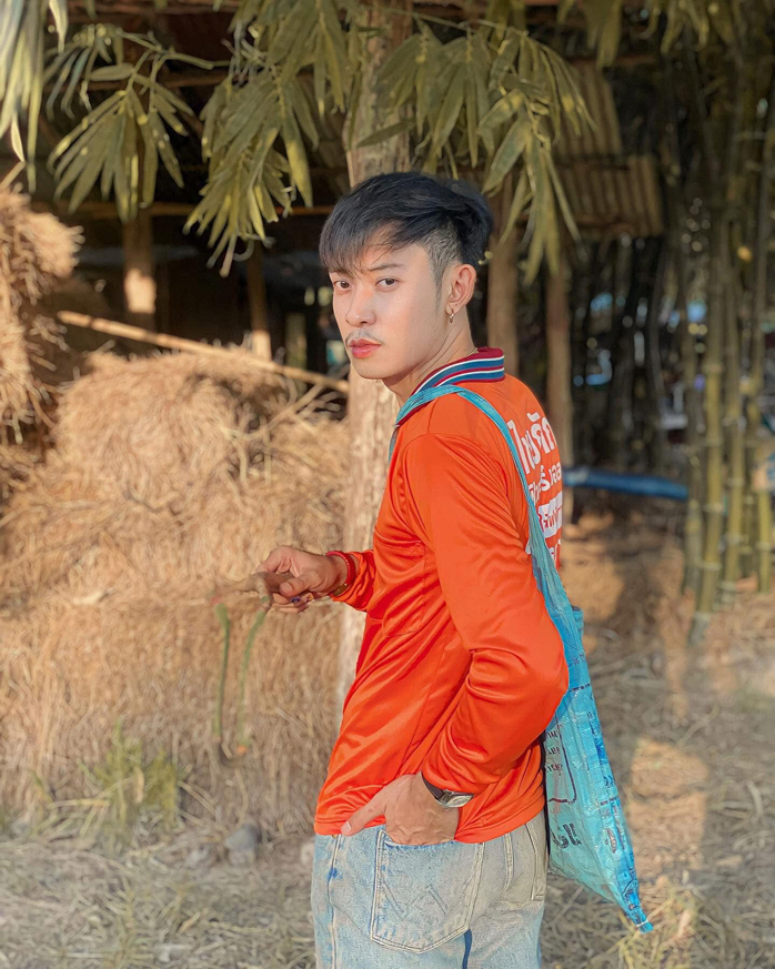 วิว ชนายุทธ