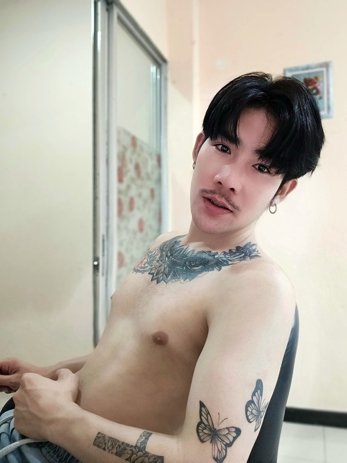 มิกก้า หนุ่มหล่อ